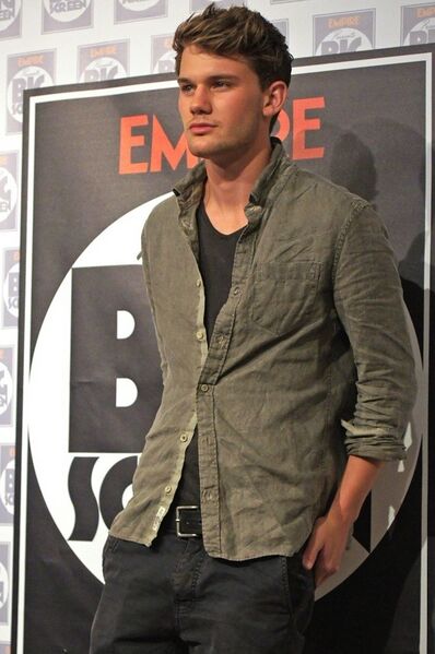 File:Jeremy Irvine 2011.jpg
