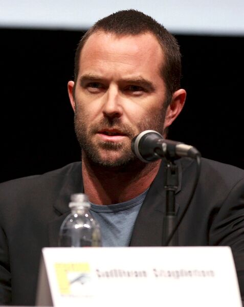 File:Sullivan Stapleton portrait.jpg