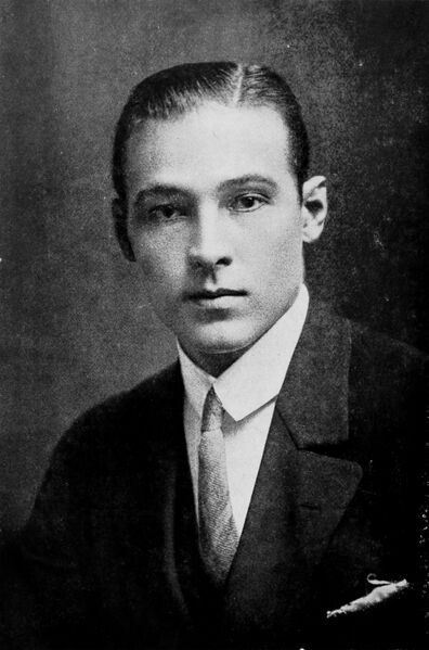 File:Rudolph Valentino portrait.jpg