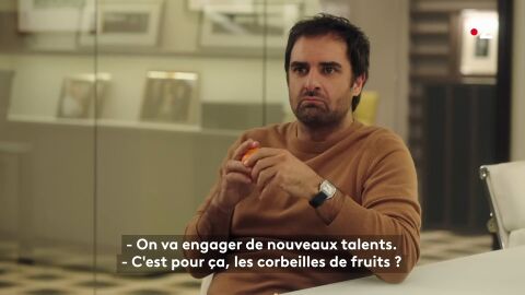 Grégory Montel as Gabriel Sarda with the Cartier Santos-Dumont in Dix pour cent (2015)