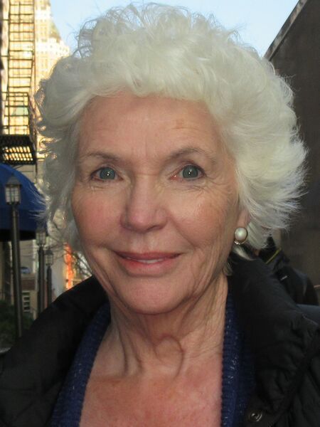 File:Fionnula Flanagan portrait.jpg