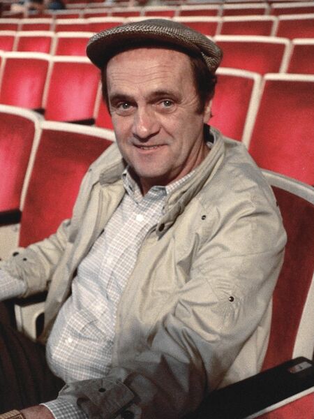 File:Bob Newhart portrait.jpg