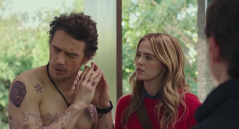 James Franco as Laird Mayhew with the Apple Watch in Why Him? (2016)