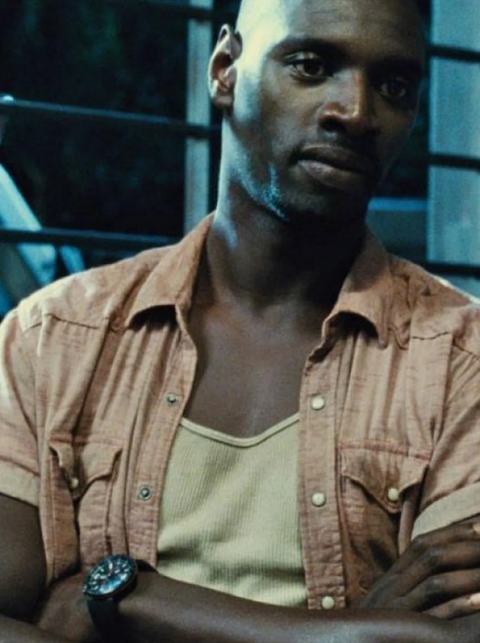 Omar Sy as Barry with the Oris TT1 in Jurassic World (2015)