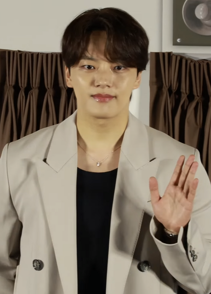 File:Yeo Jin-goo portrait.png