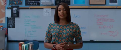 Tiffany Haddish as Carrie with the Apple Watch in Night School (2018)