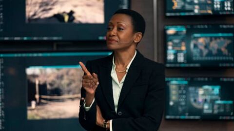 Barbara Eve Harris as Dot with the Peugeot 3007BK in FUBAR (2023)