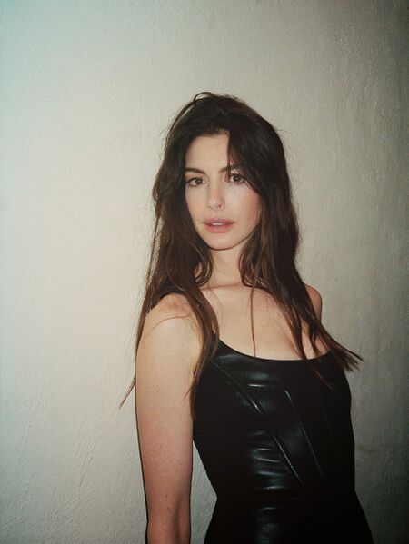 File:Anne Hathaway portrait.jpg