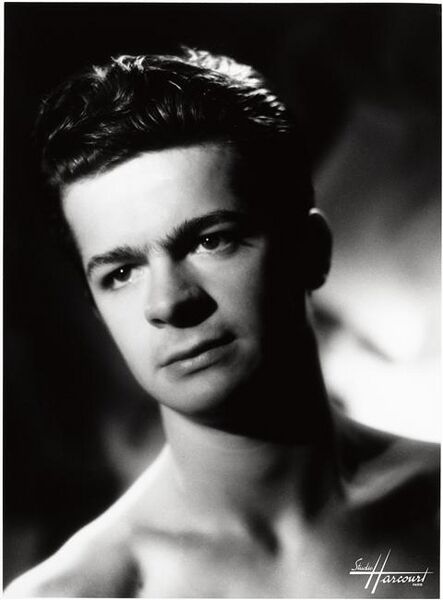 File:Serge Reggiani portrait.jpg