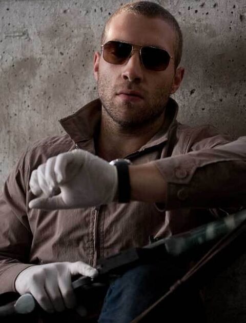 Jai Courtney as Charlie with the TAG Heuer Aquaracer 500M Calibre 5 Automatic in Jack Reacher (2012)