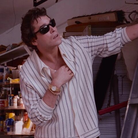 Ray Liotta as Henry Hill with the Seiko SQ 7813-8019 in Goodfellas (1990)