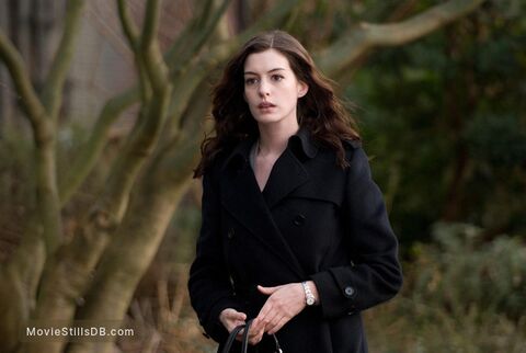 Anne Hathaway as Claire Summers with the Rolex Oyster Perpetual in Passengers (2008)