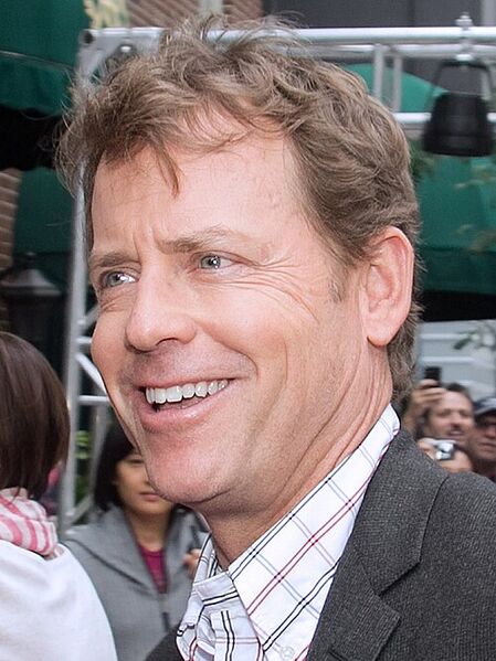 File:Greg Kinnear portrait.jpg