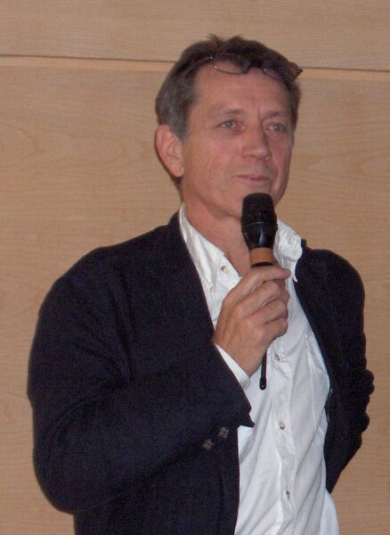 File:Bernard Giraudeau portrait.jpg
