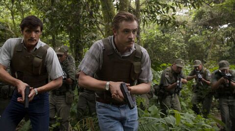 Boyd Holbrook as Steve Murphy with the Omega (unidentified model) in Narcos (2015)