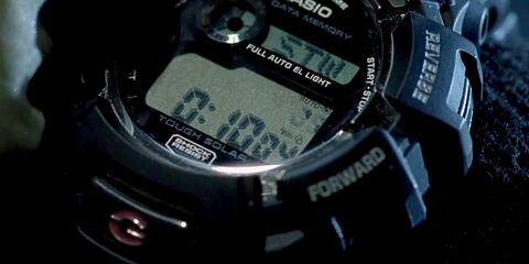 Raoul Bova as Sebastian de Rosa with the Casio G-Shock G2310R-1 in Alien vs. Predator (2004)