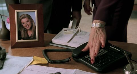 Swoosie Kurtz as Dr. Greenbaum with the Cartier Santos in Cruel Intentions (1999)