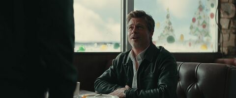Brad Pitt as Pam's Man with the Breitling Chronomat Automatic GMT 40 A32398101B1A1 in Wolfs (2024)