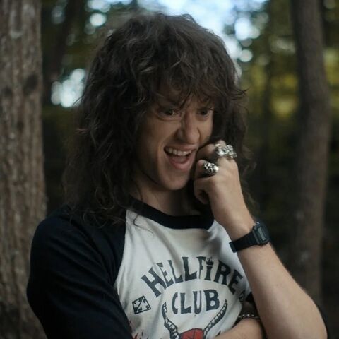 Joseph Quinn as Eddie Munson with the Casio F-91W in Stranger Things (2016)
